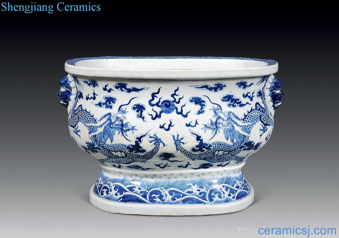 Qing daoguang Blue and white dragon oval furnace