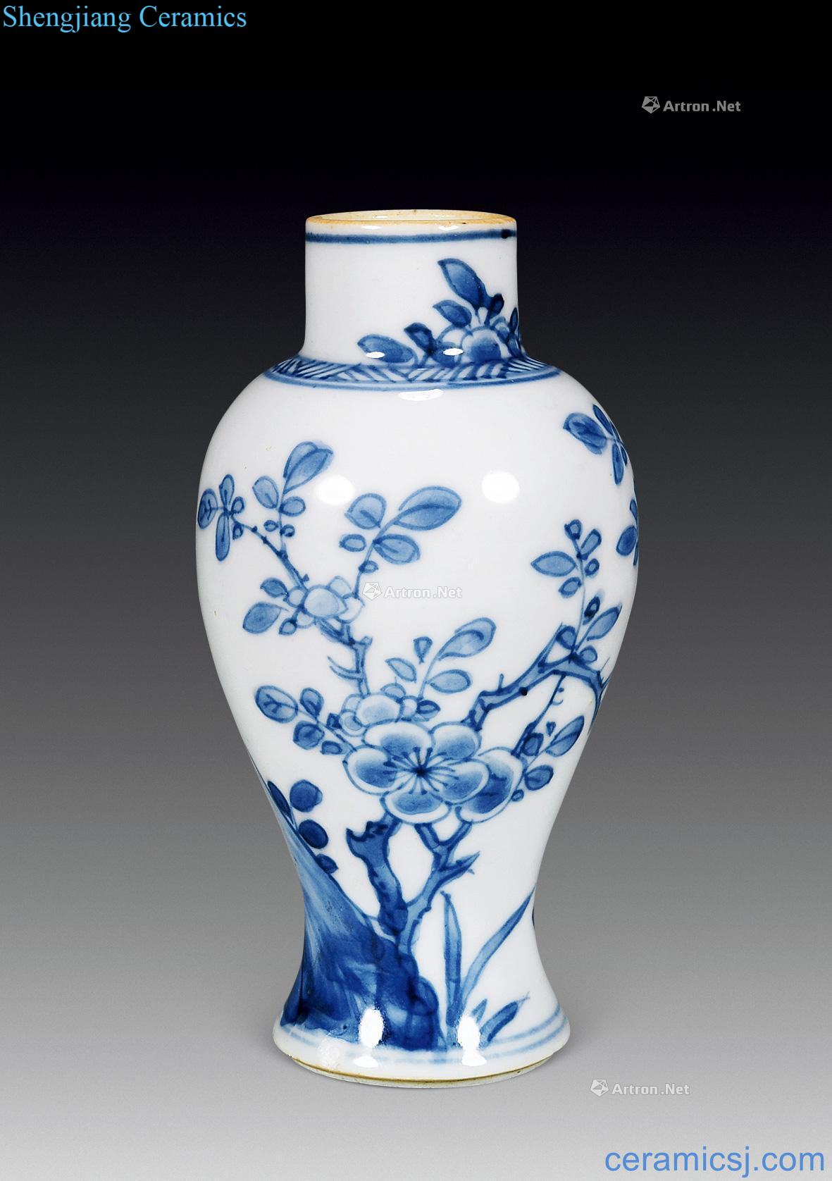 The qing emperor kangxi Blue and white flower small bottle
