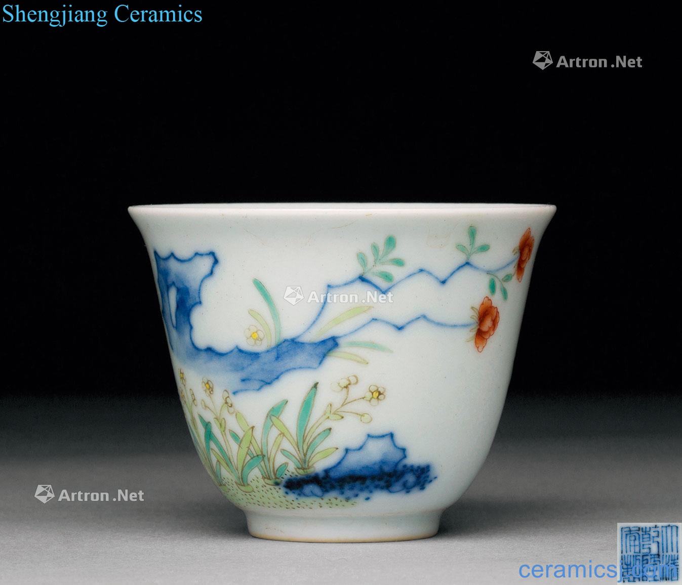 In the qing dynasty Blue and white decorated god cup