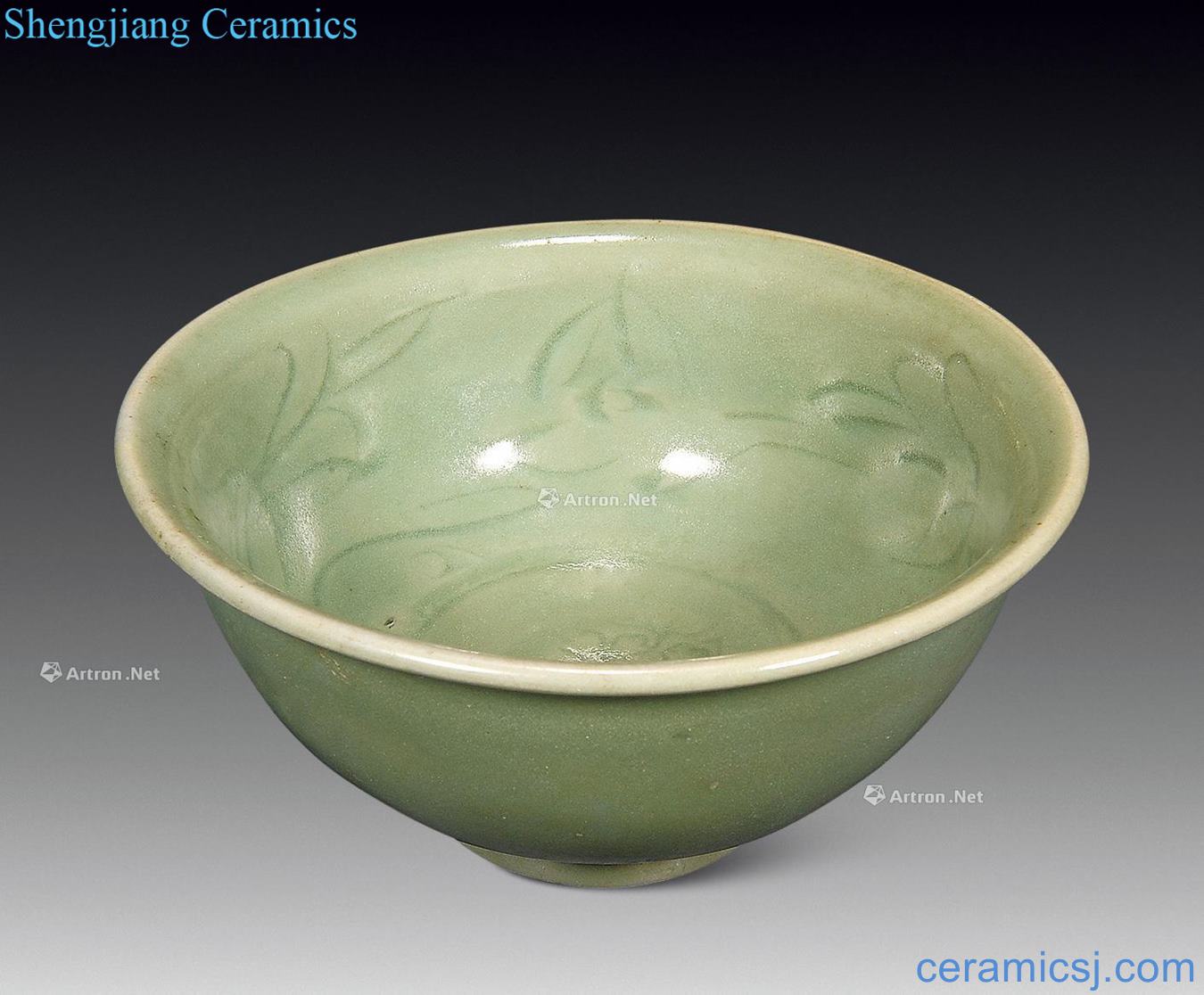 In the early Ming Longquan hand-cut bowl