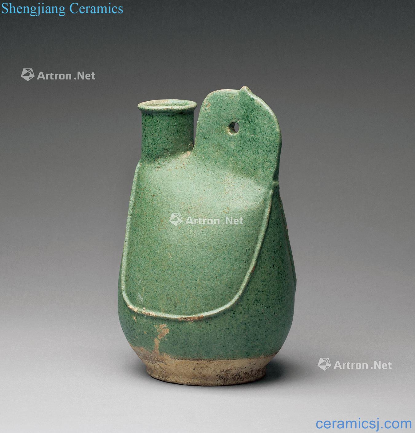 Liao dynasty pot of green glaze skins