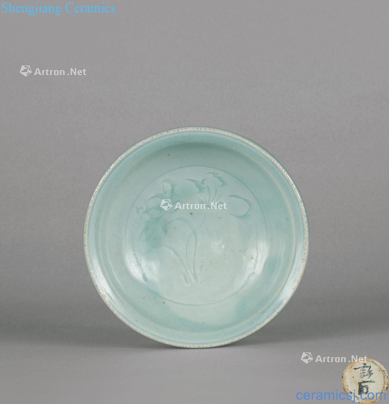 Bluish white porcelain of yuan dynasty carved plate