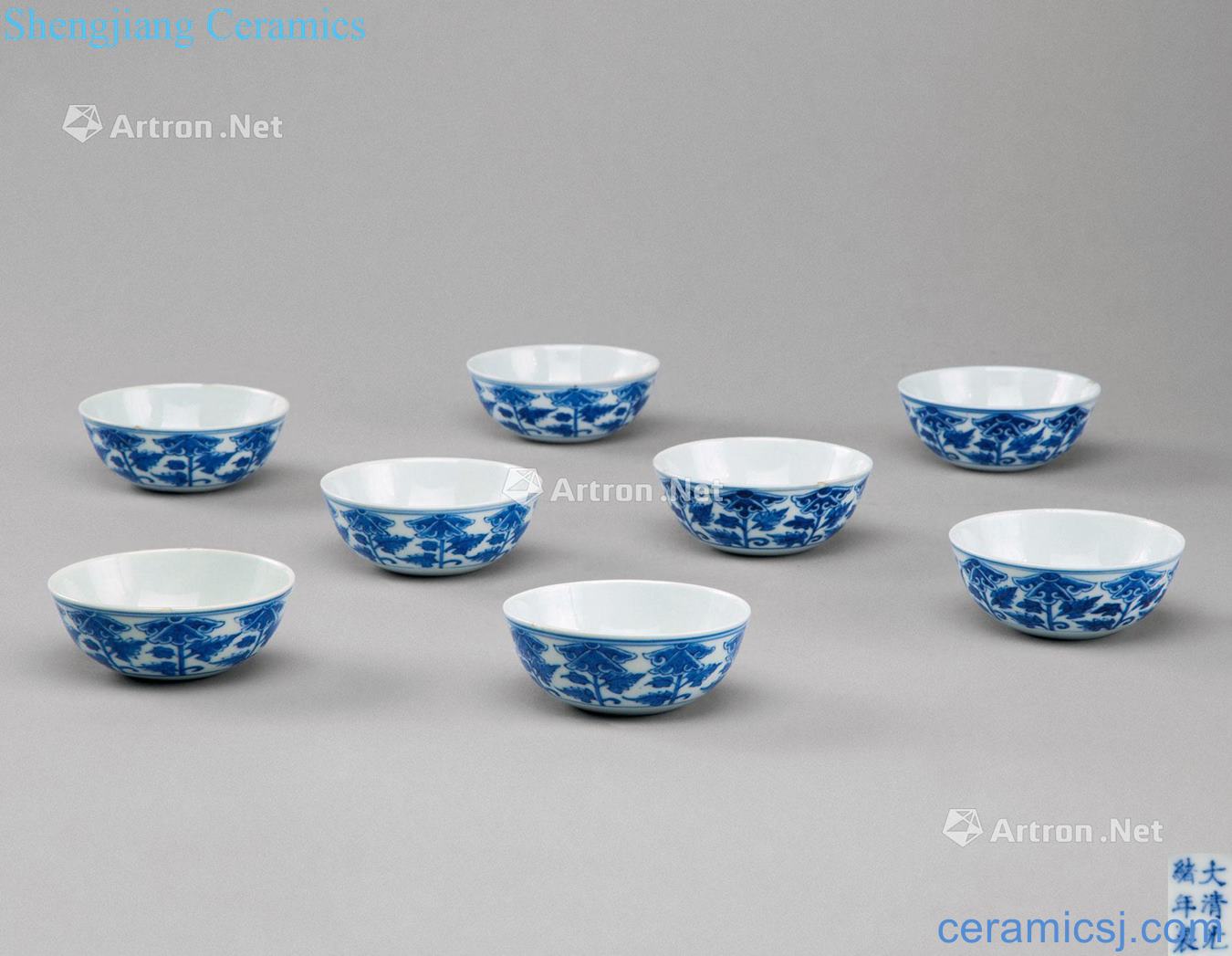 In the qing dynasty Eight pieces of a set of blue and white flower grain bowl ()