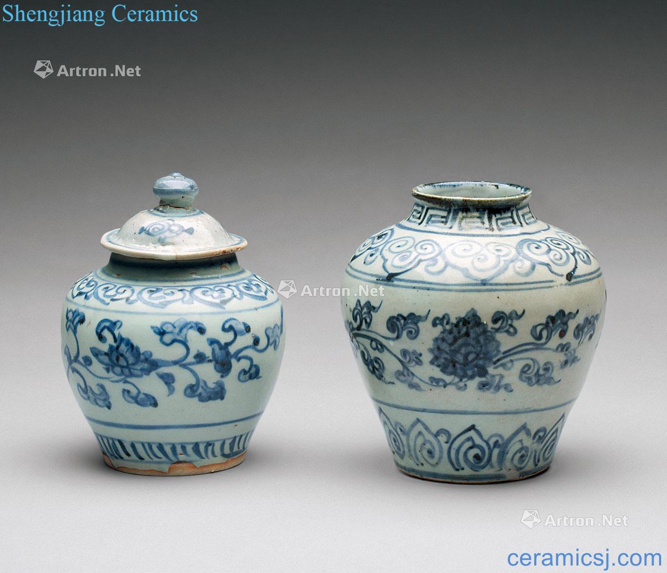 In the Ming dynasty Blue and white flower grain tank Two things the general tank (group a)