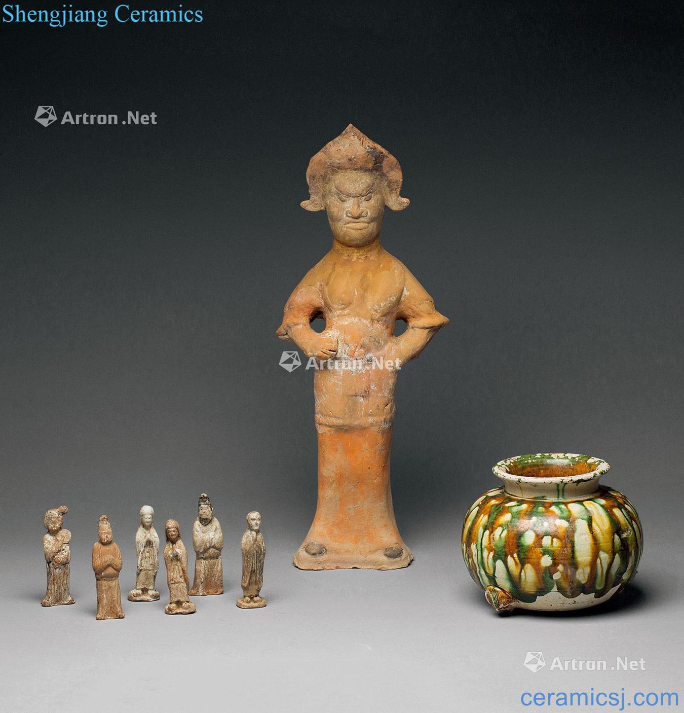 The tang dynasty Three-color three-legged incense burner (eight pieces of a set of painted pottery figure)