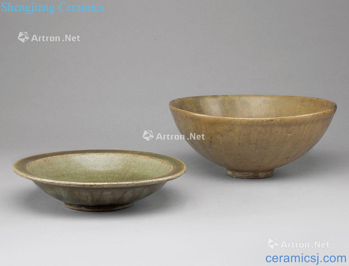 Song and yuan Two things longquan celadon Pisces dish (group a)