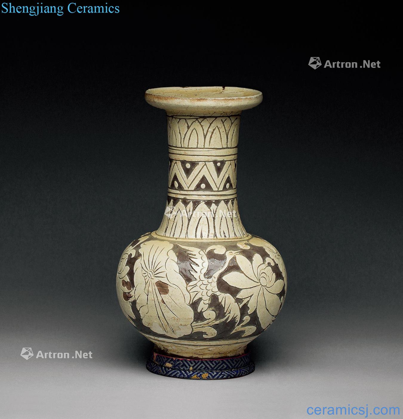 The song dynasty Magnetic state kiln lotus crane grain bottle