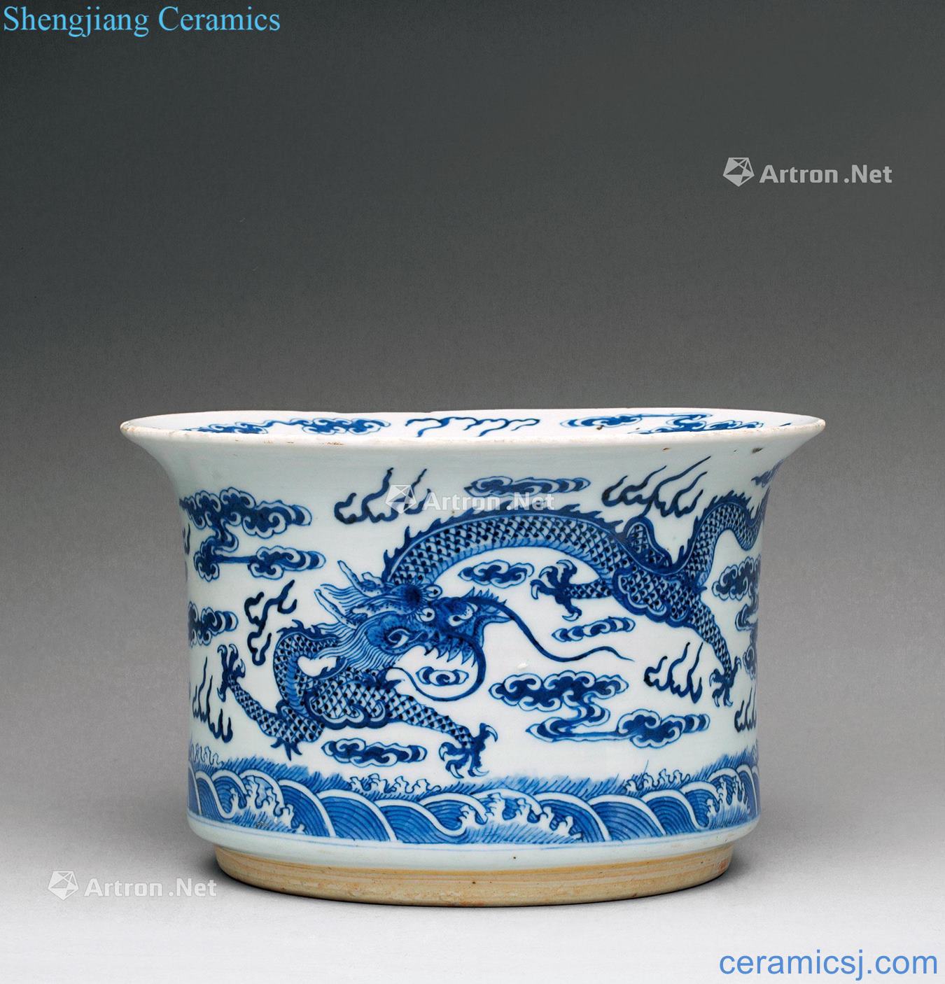 In the qing dynasty Blue and white praised wen flowerpot