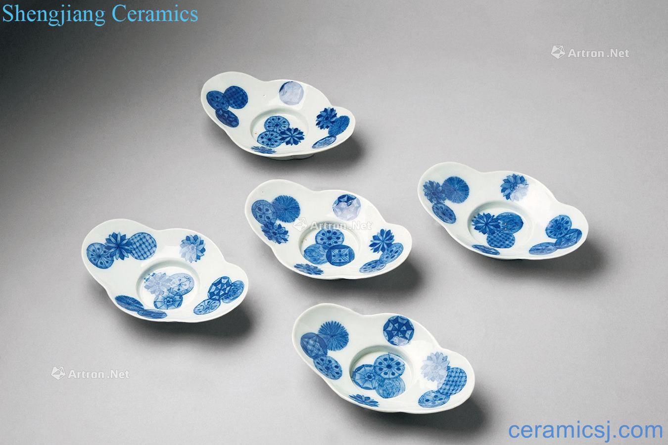 In the qing dynasty Blue and white group pattern saucer (five pieces of a set of)