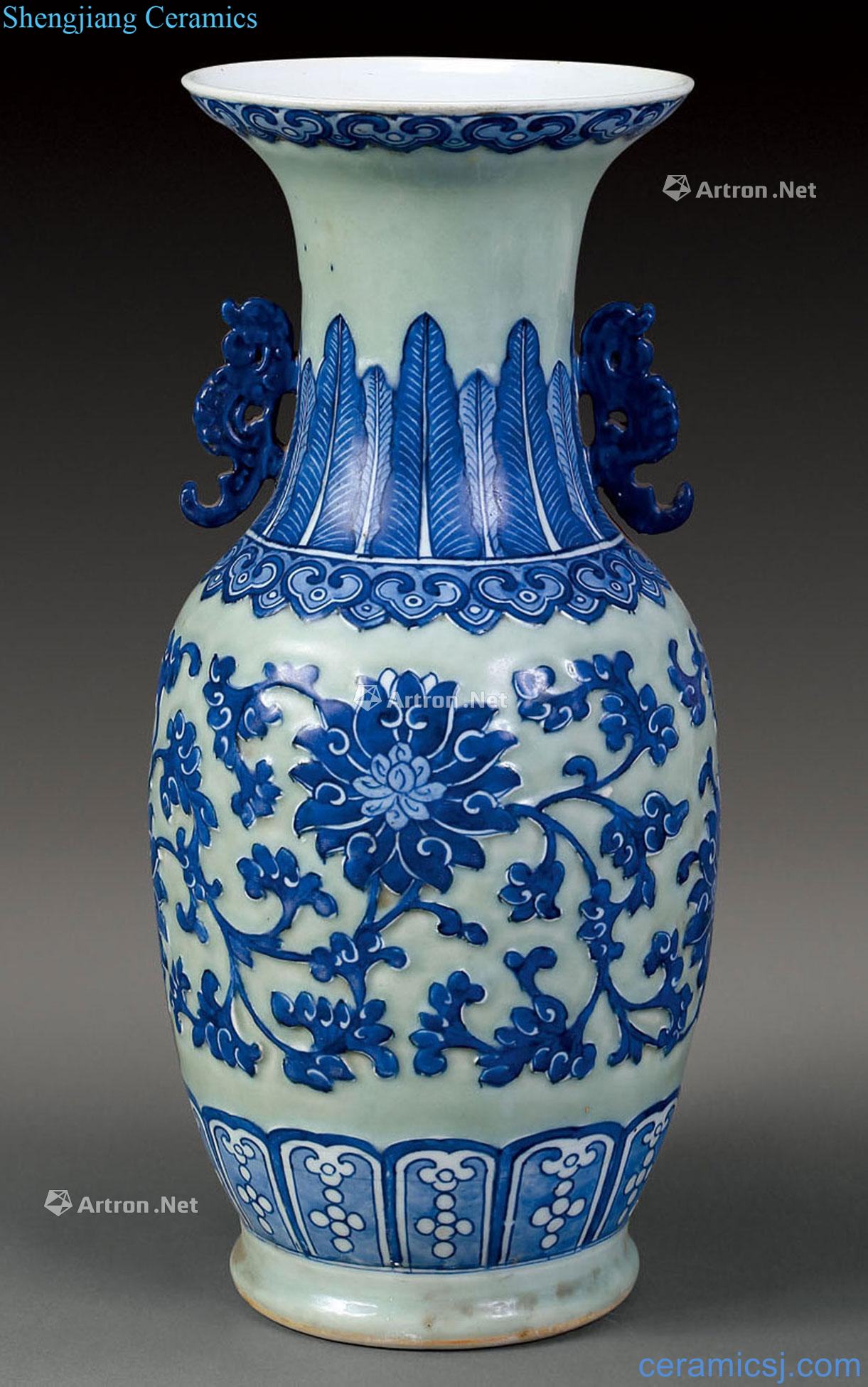 Mid qing Pea green flower vase with a double dragon