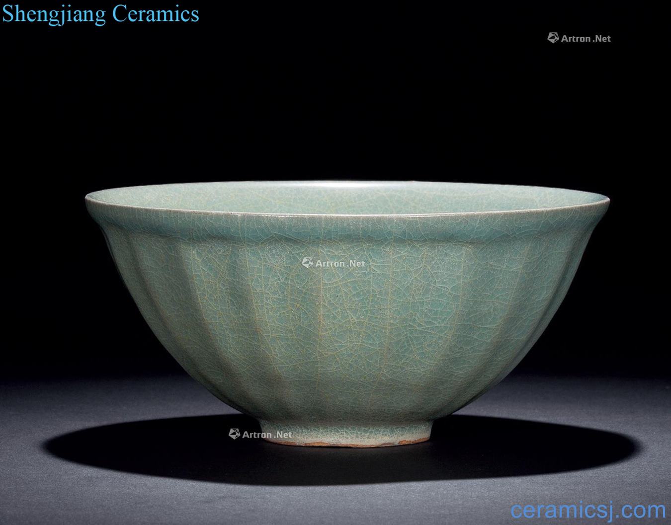Ming or earlier Longquan imitation officer glaze lotus-shaped lamp