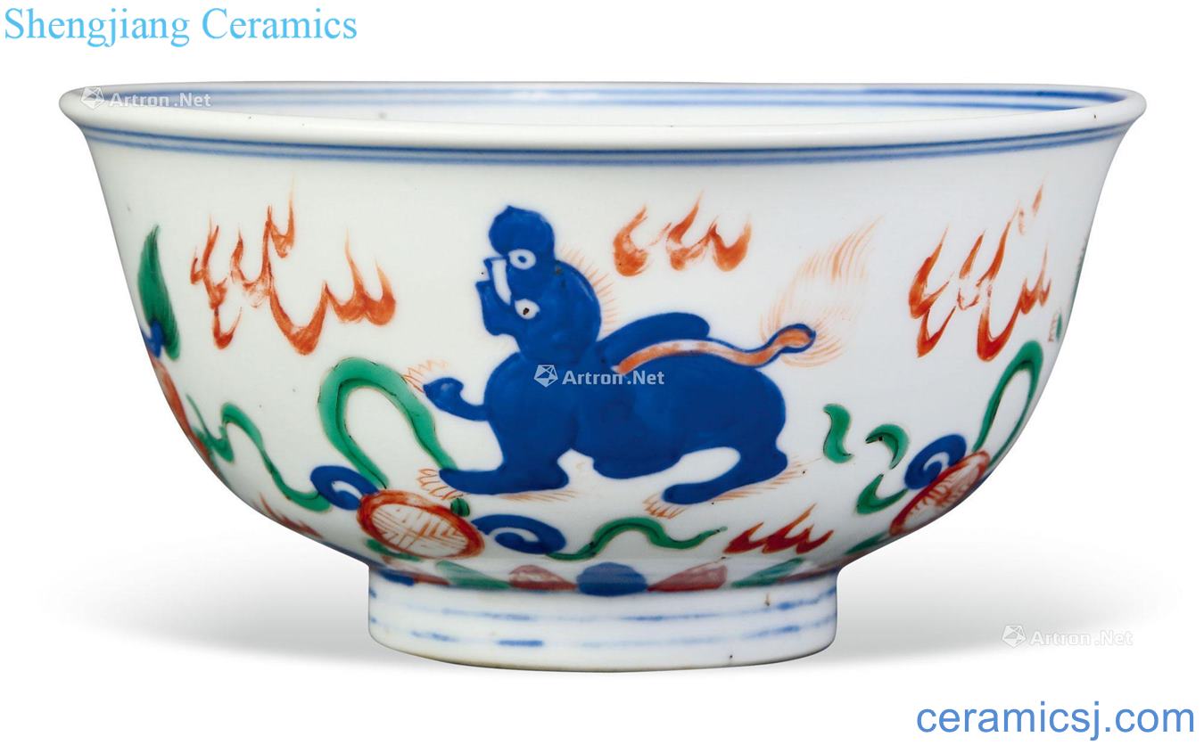qing Blue and white lion green-splashed bowls