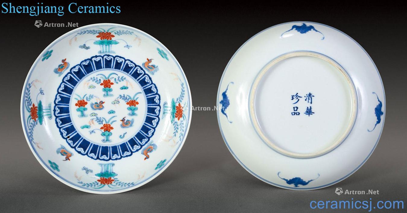 Qing bucket color lotus yuanyang plate (2)