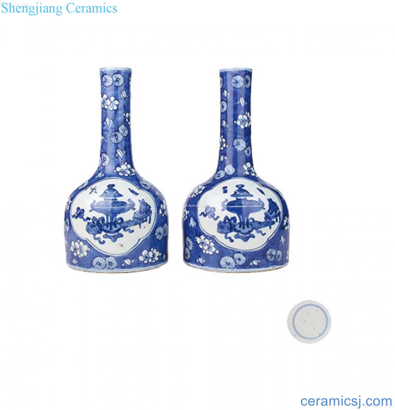 Blue and white ice MeiWen medallion antique figure pushed the bell
