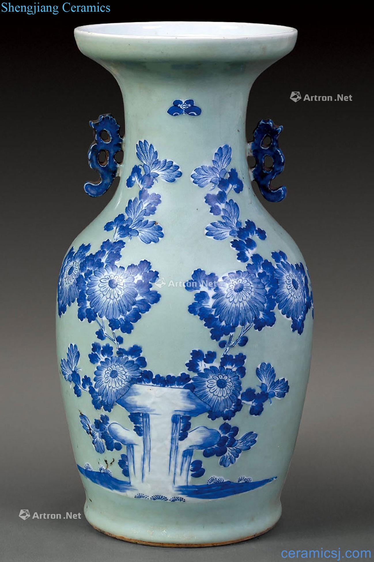Mid qing Pea green blue and white flower vase with a double dragon