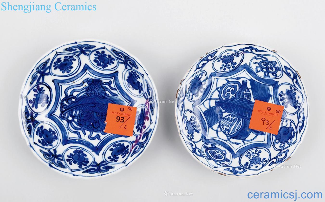 The late Ming dynasty Blue and white flower plate (a)