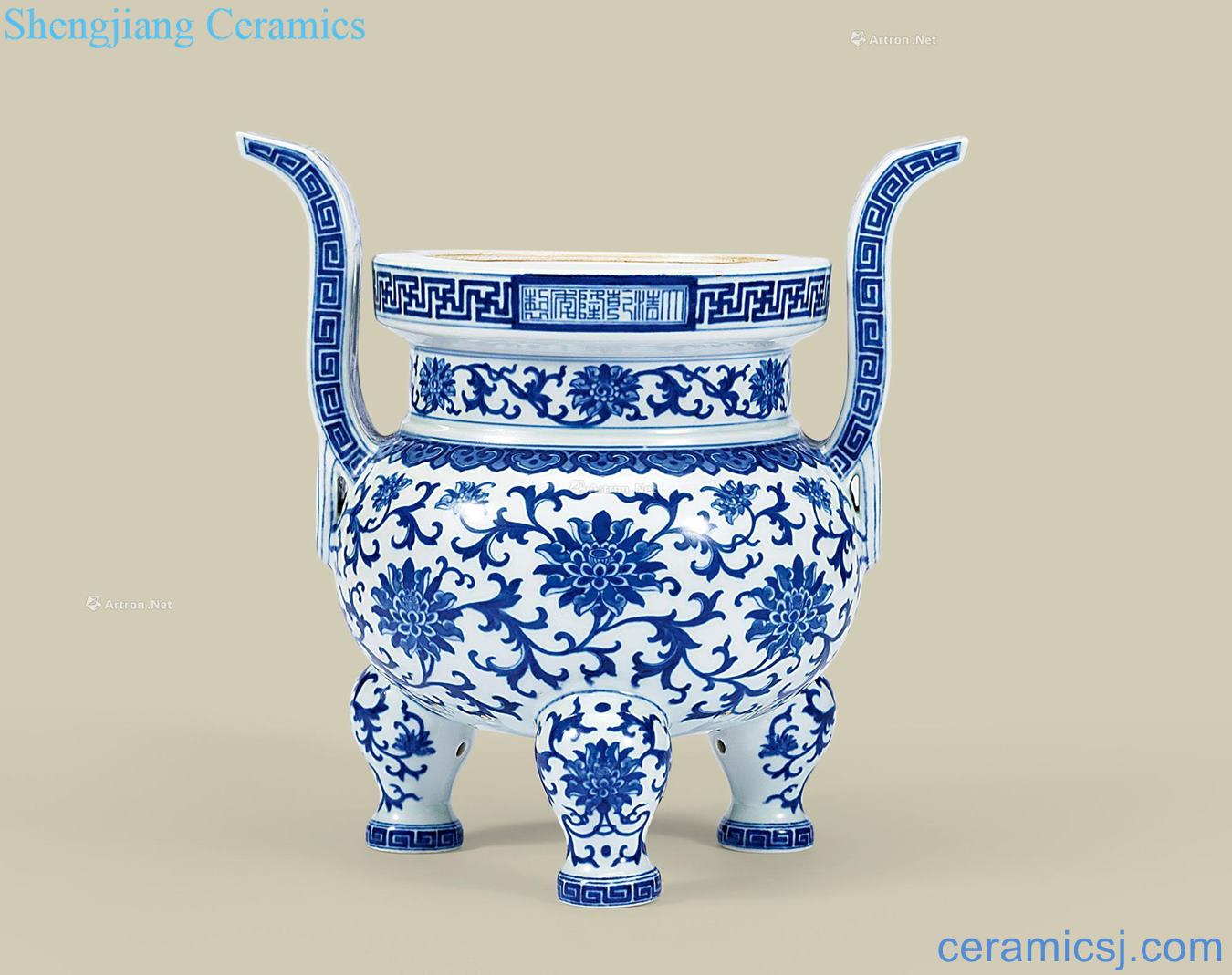 Qing qianlong Blue and white lotus flower grain furnace with three legs