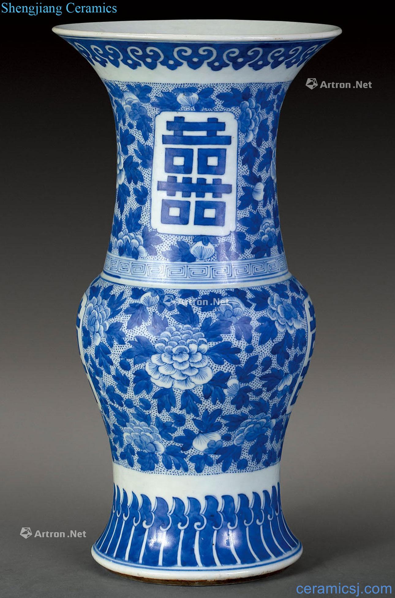 qing Happy character flower vase with blue and white flowers