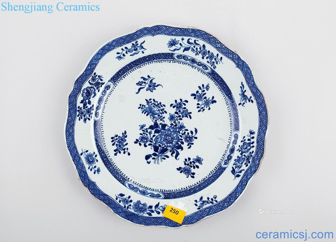 In the qing dynasty Blue and white flower disc