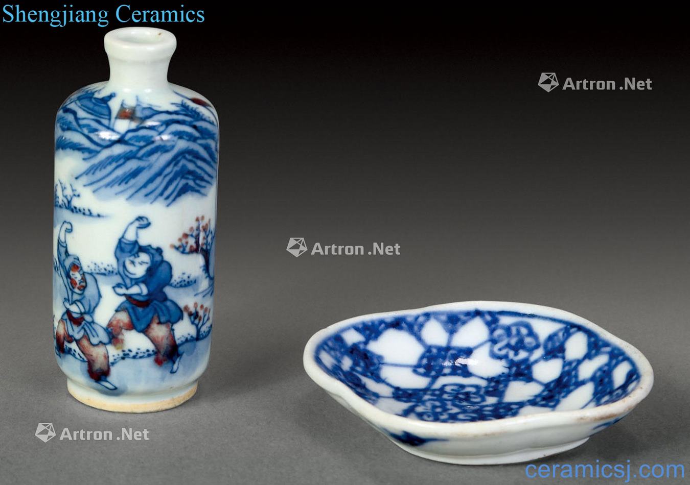Blue and white youligong character snuff bottle, qing smoke plate (2)