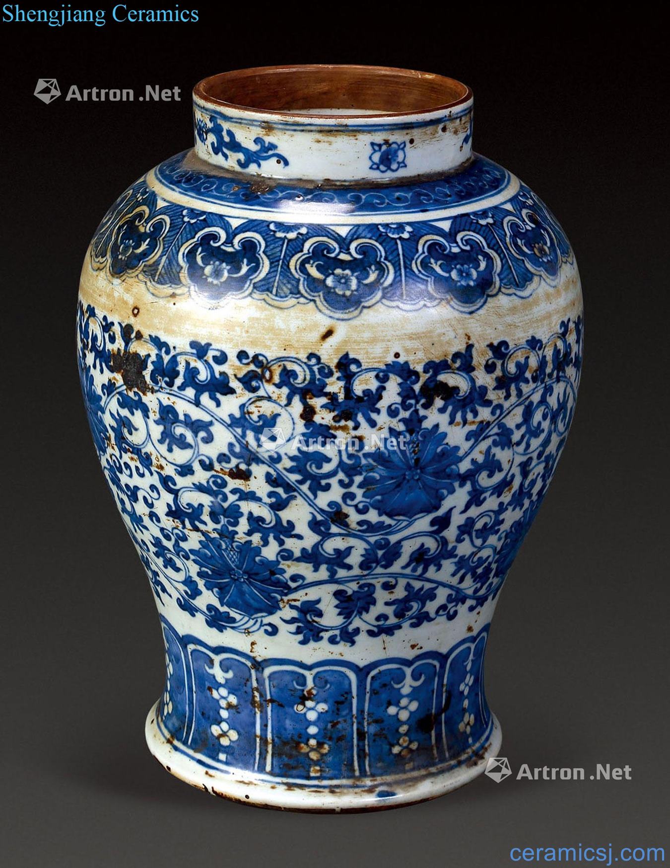 In the early qing Blue and white lotus design general tank