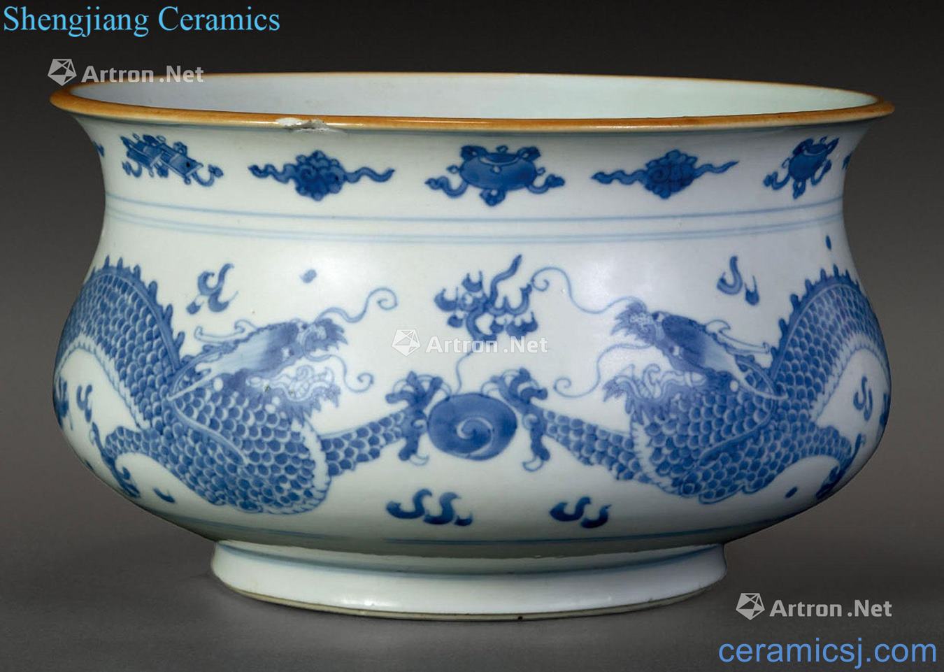The qing emperor kangxi Blue and white dragon furnace