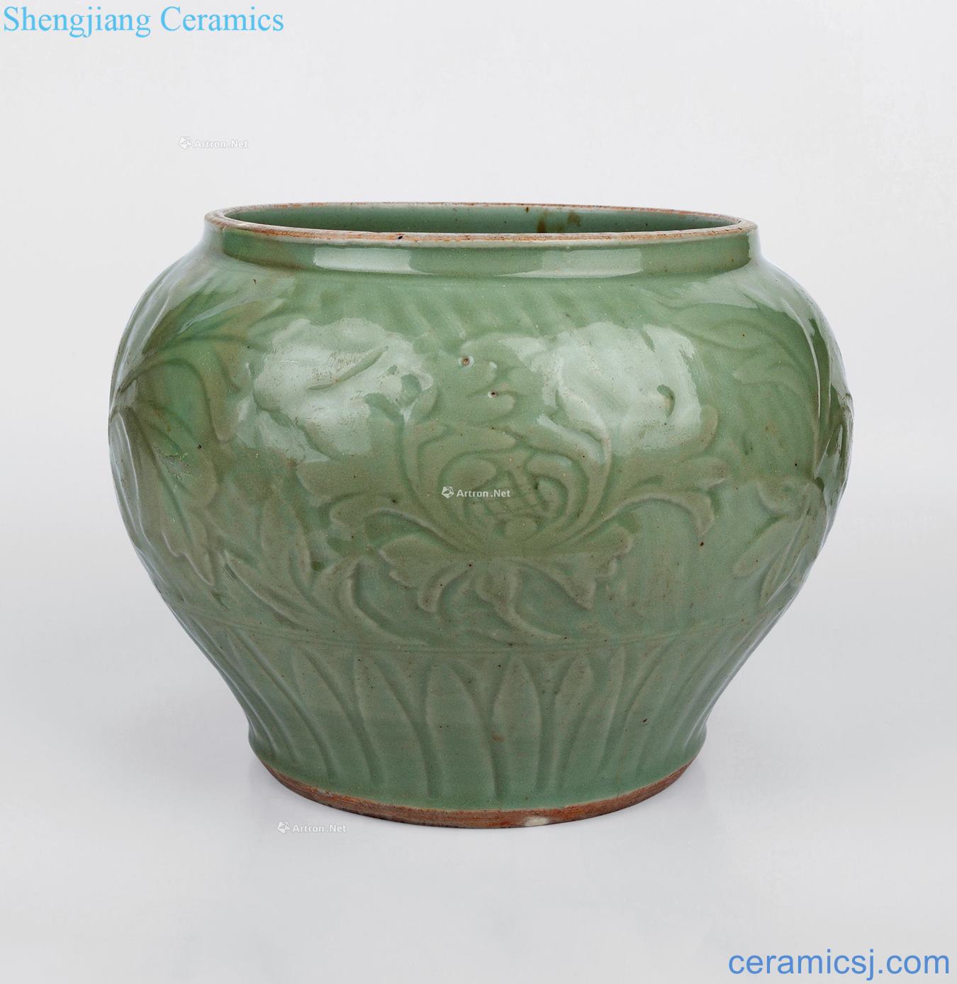 The yuan dynasty Longquan celadon glaze peony pattern tank