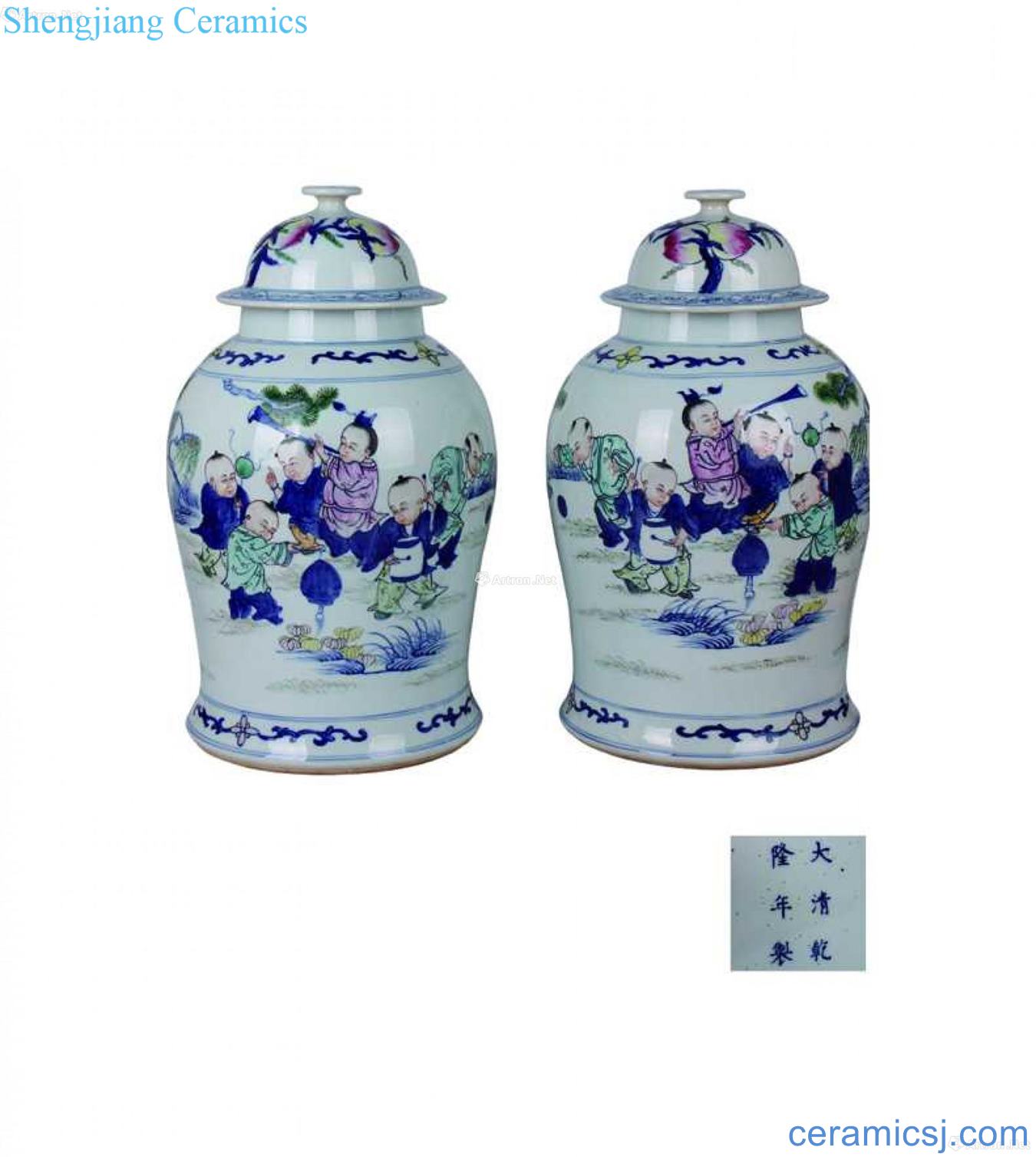 Blue and white color YingXiWen cover tank