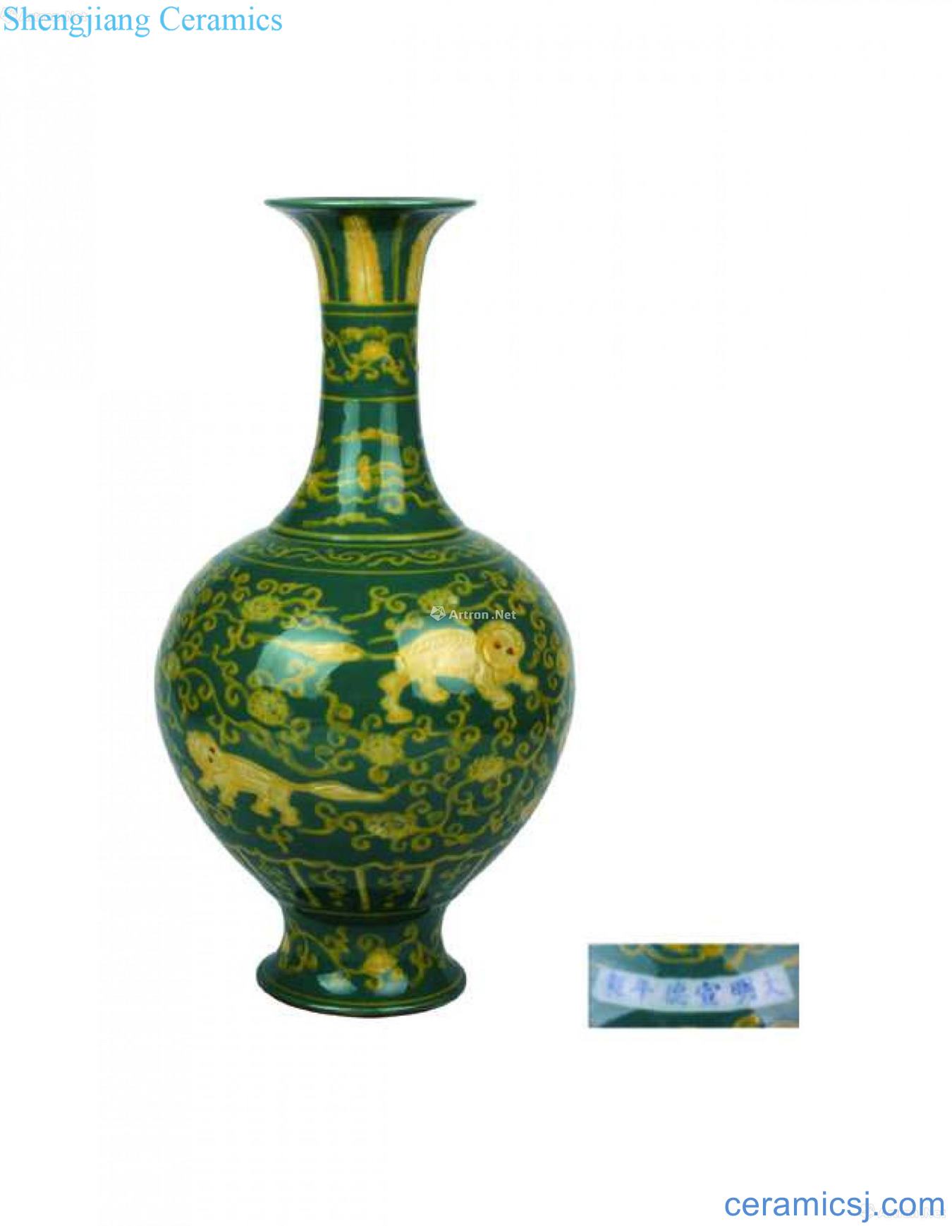 Green glaze Huang Cai flowers lion grain bottle