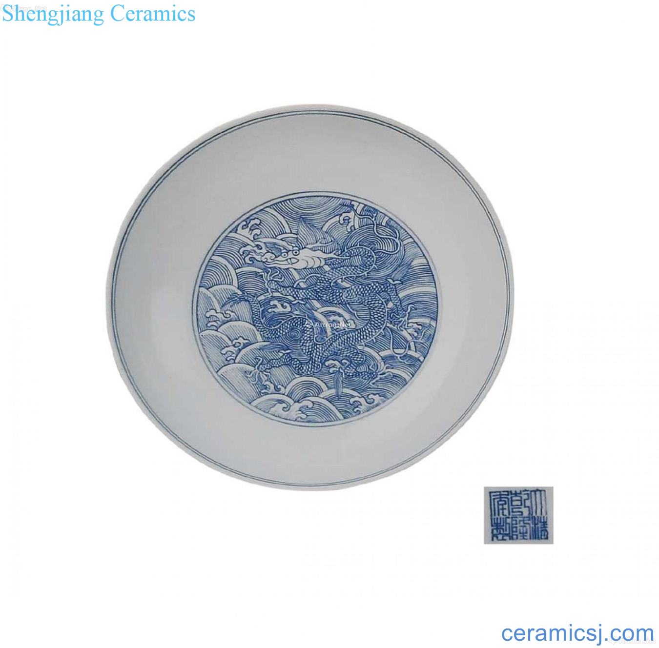 Blue and white YunLongWen plate