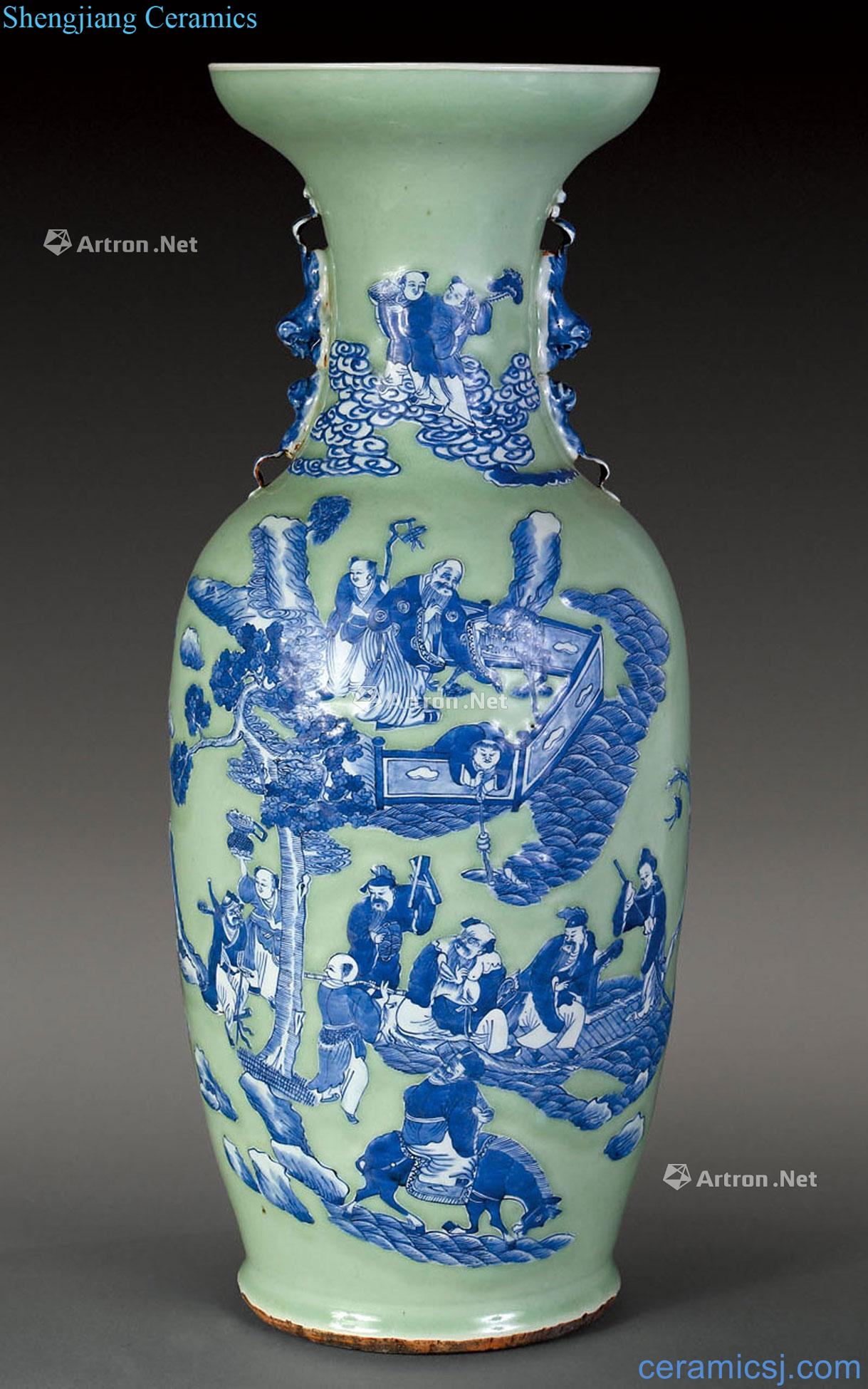 Qing pea green bottle blue characters