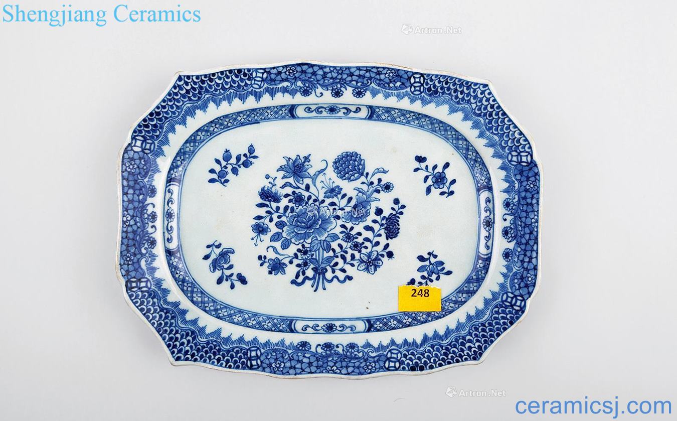 In the qing dynasty Blue and white flower disc