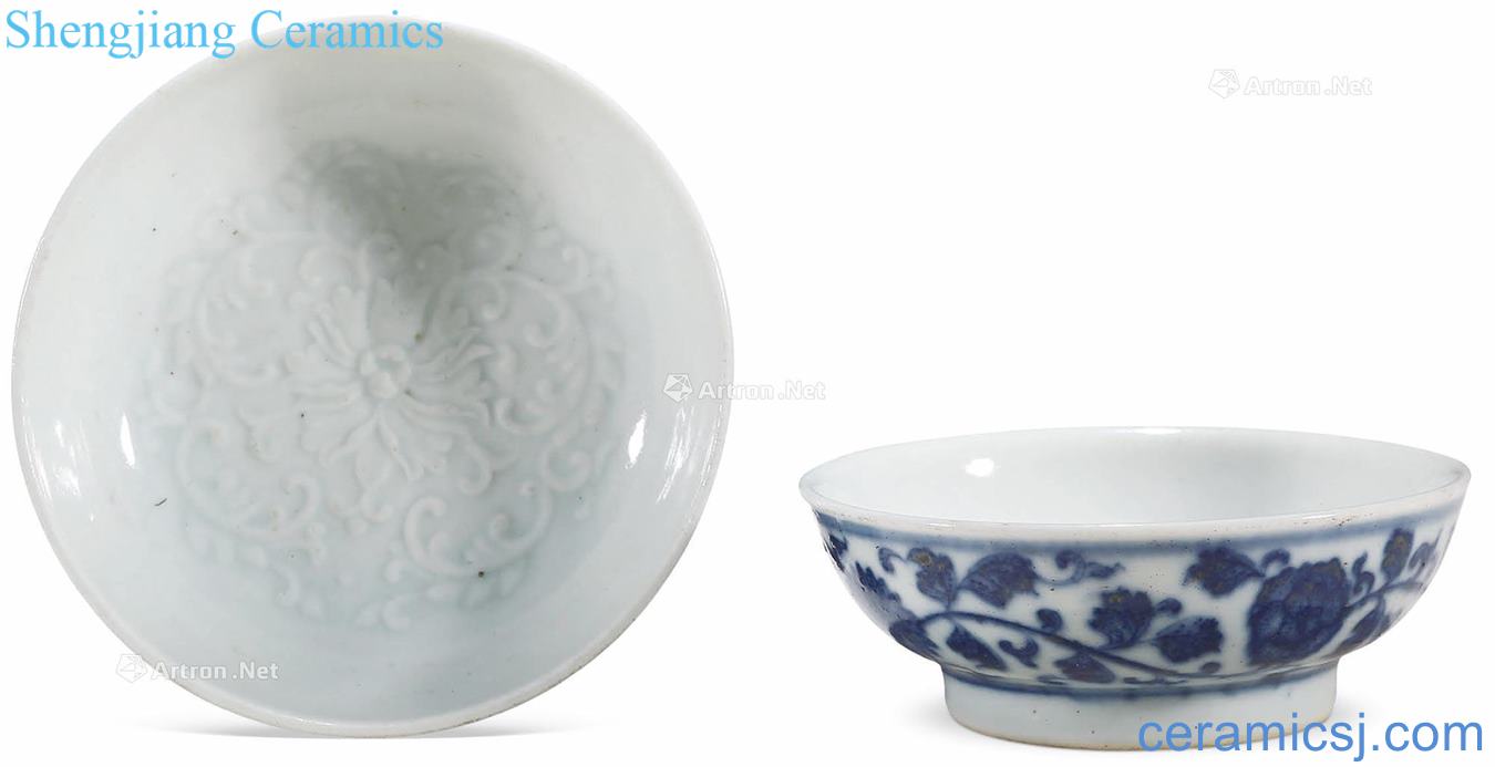 Qing qianlong Blue and white tie up branch lotus dark carved flower bowl (a)