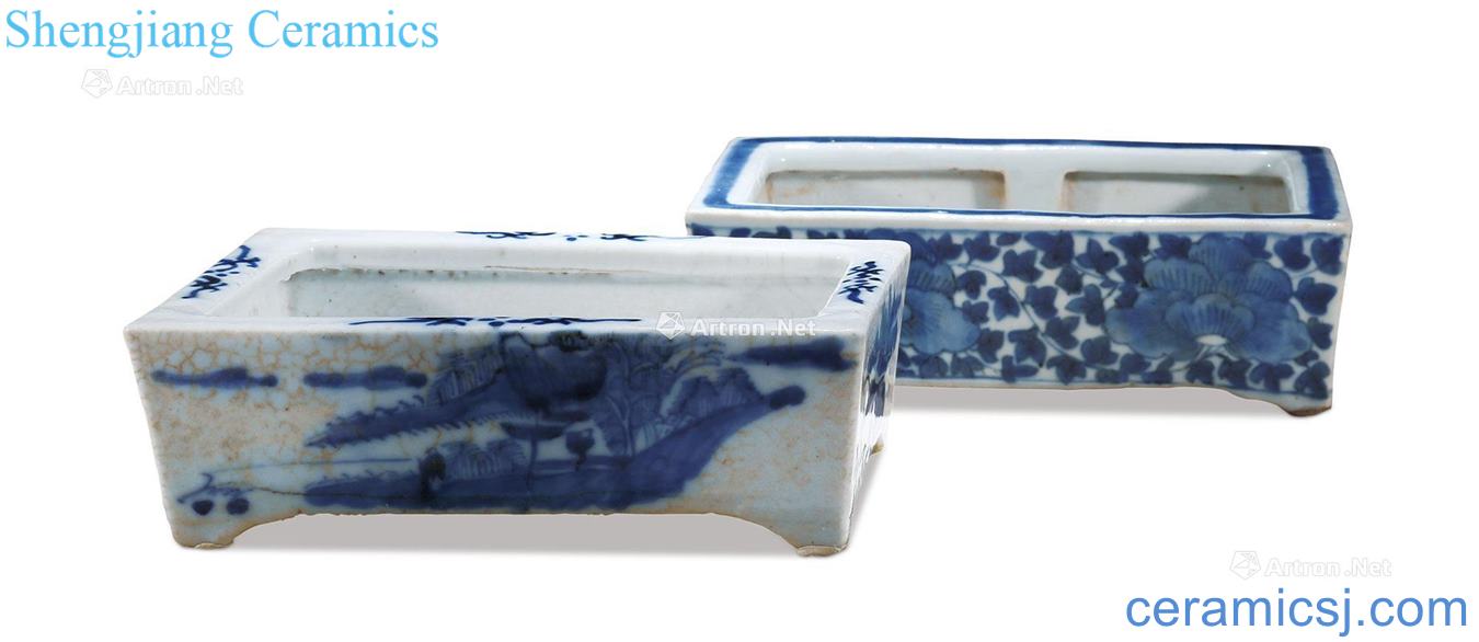 Qing dynasty blue and white flower narcissus basin respectively