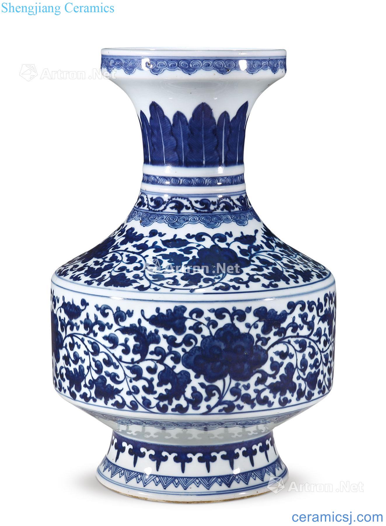 Mid qing Blue and white lotus flower grain dish buccal bottle