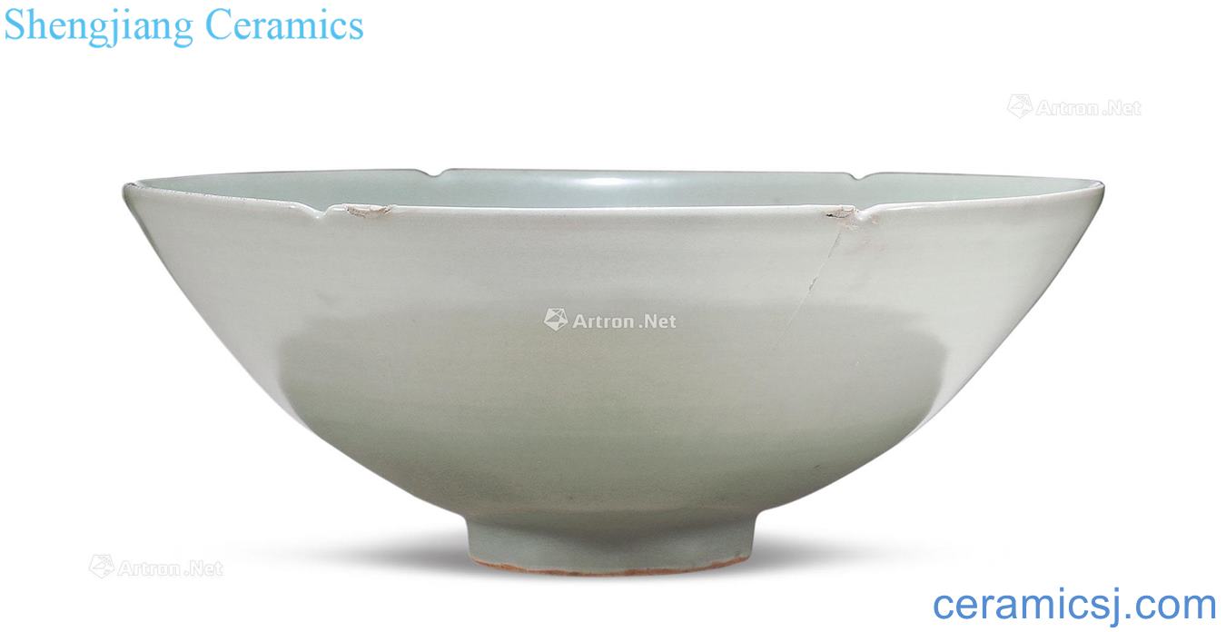 yuan Longquan celadon glaze flower mouth bowl