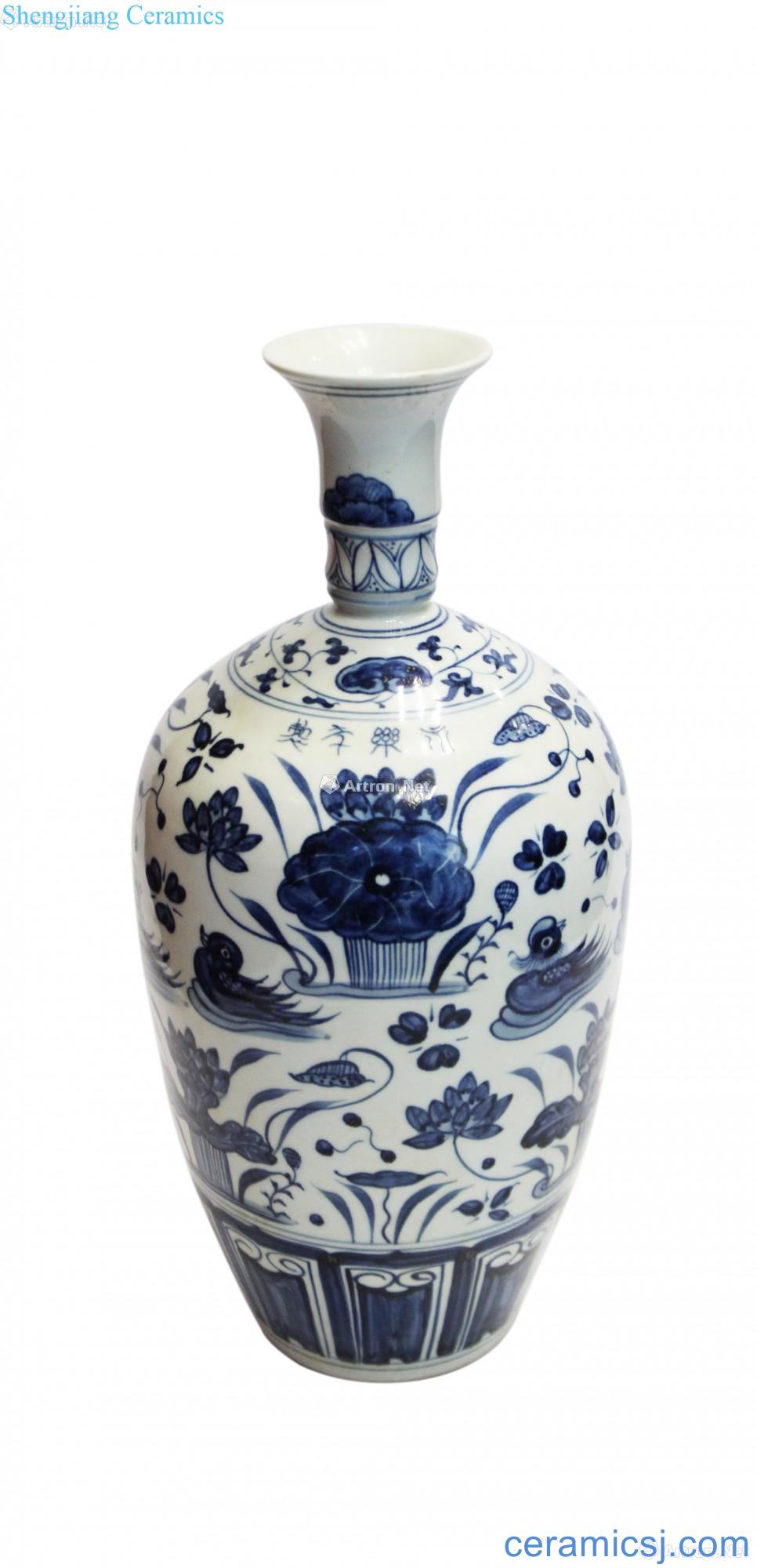 Blue and white lotus yuanyang play grain fine flask