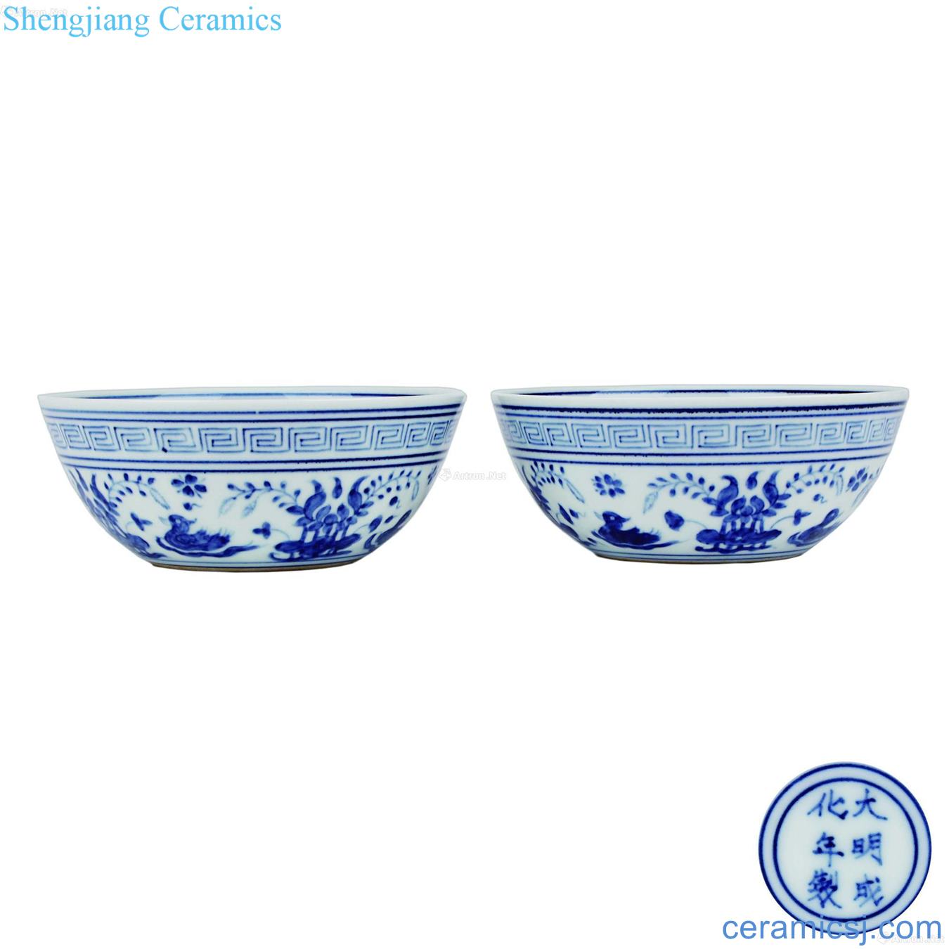 Blue and white lotus yuanyang lie enough exposure to bowl