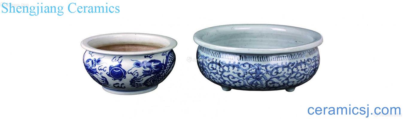 Blue and white dragon playing pearl incense burner Blue and white iron line branch flowers grain furnace with three legs