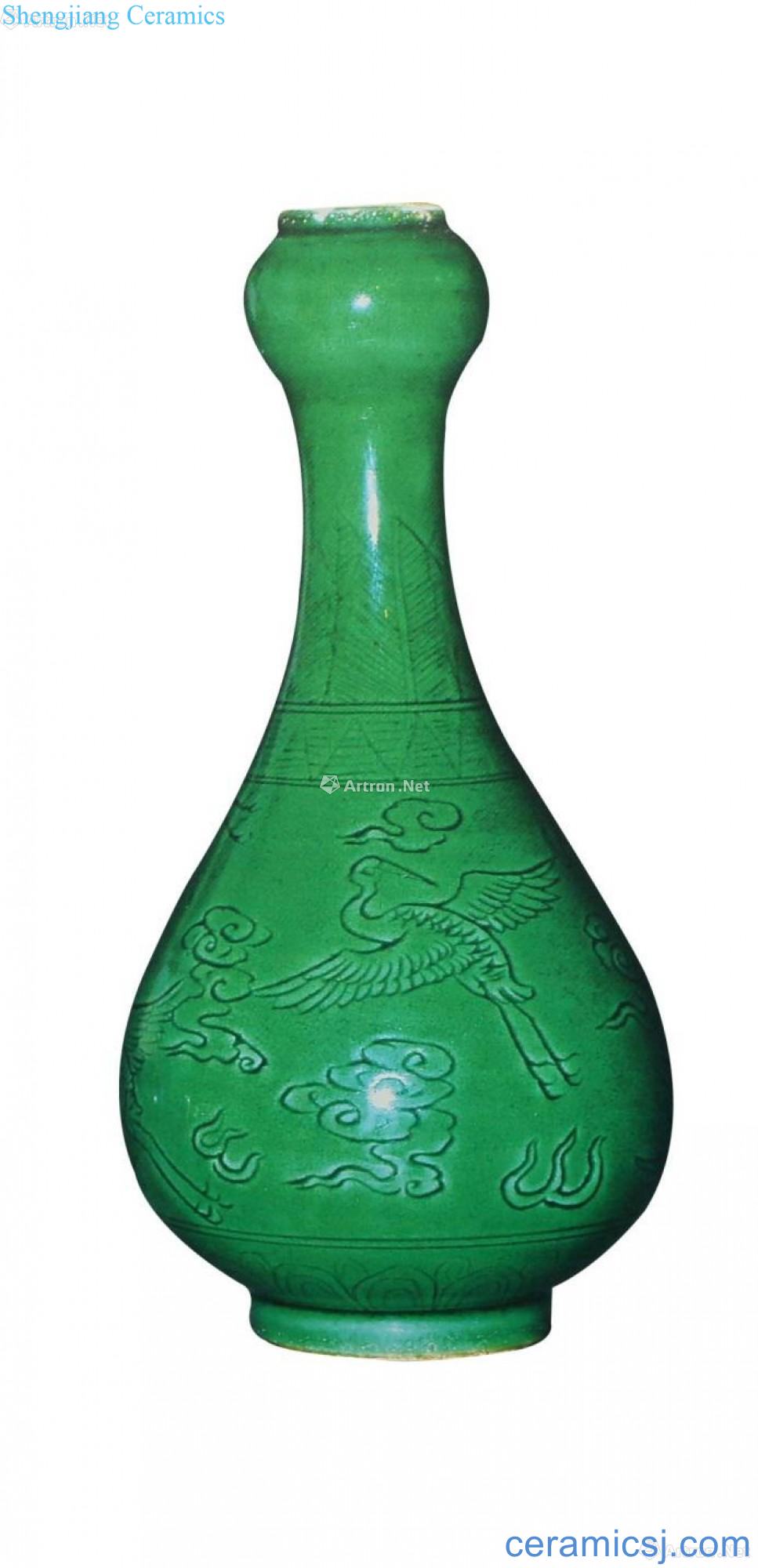 Dark green glaze carved YunFeng grain garlic bottle