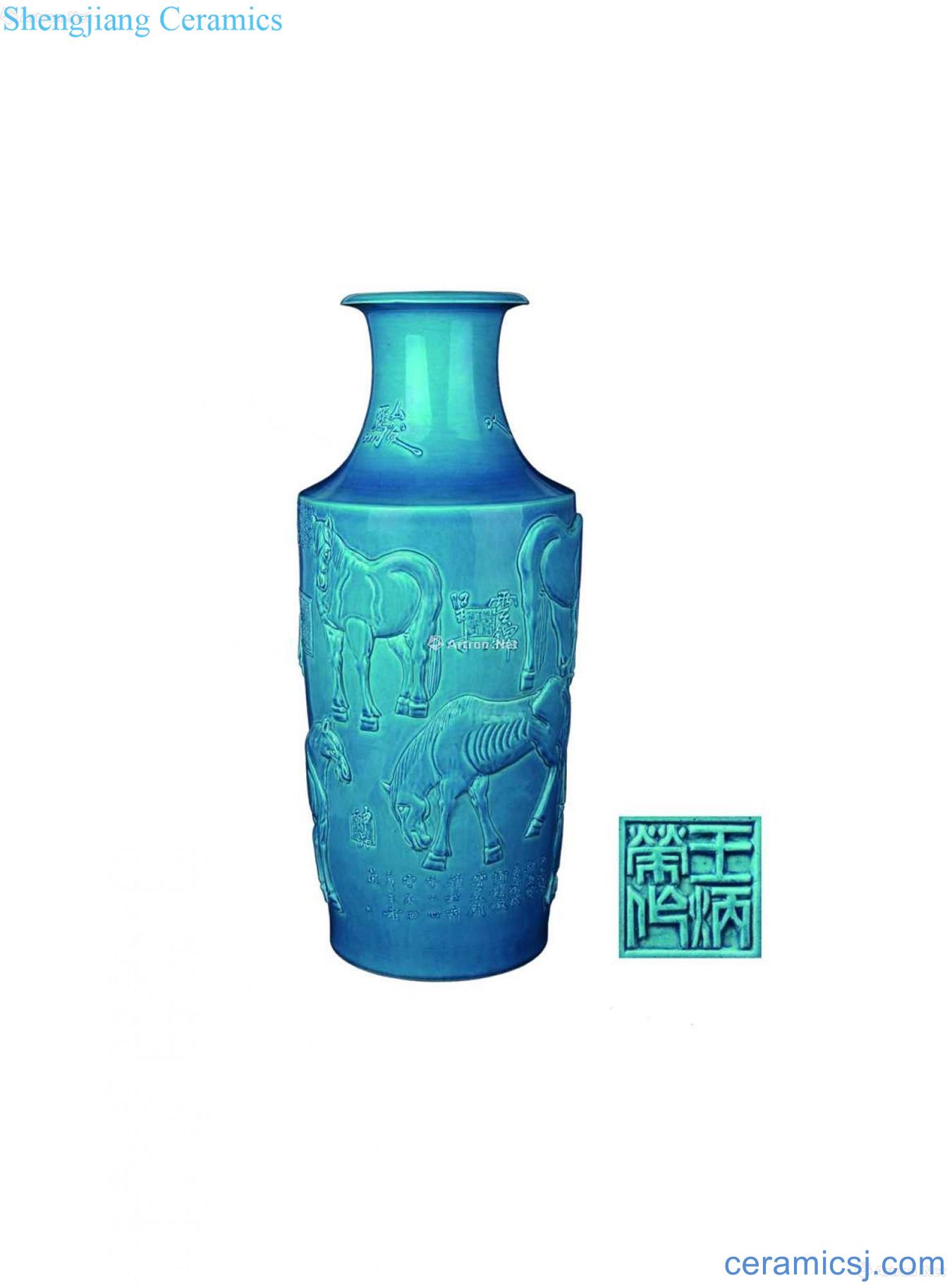 The blue glaze carved 8 figure mouth bottle