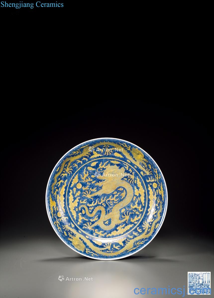 Qing qianlong Blue and white Huang Cailong tray