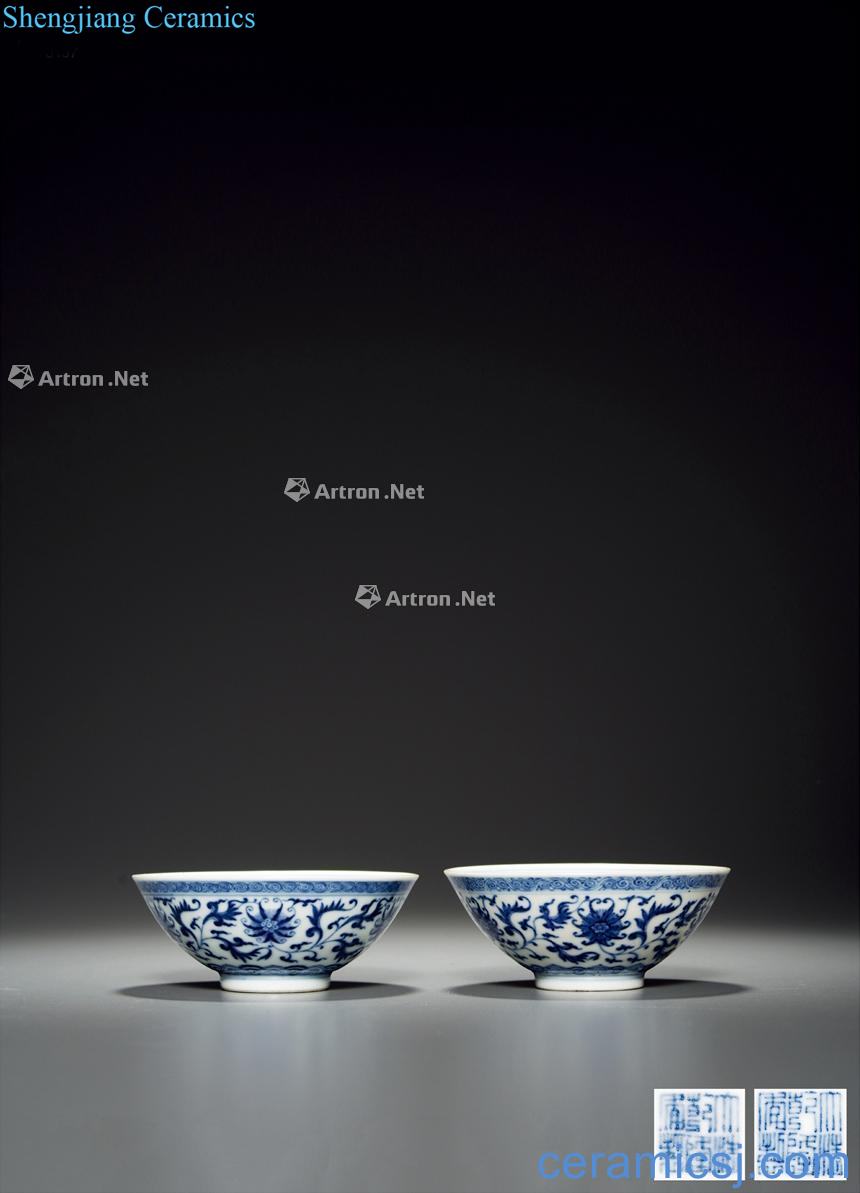 Qing qianlong Blue and white tie up lotus flower grain small bowl (a)