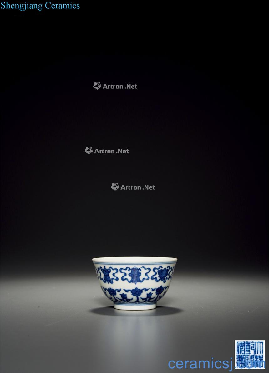 Qing qianlong Blue and white lotus flower sweet grain and small cup