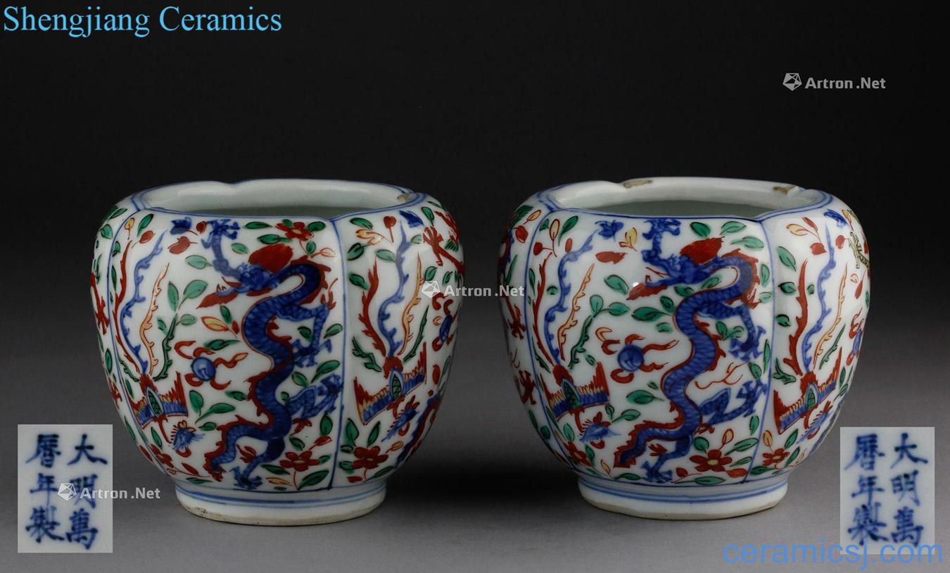 A PAIR OF MING WANLI WUCAI BLUE AND WHITE "DRAGON AND PHOENIX" JARS