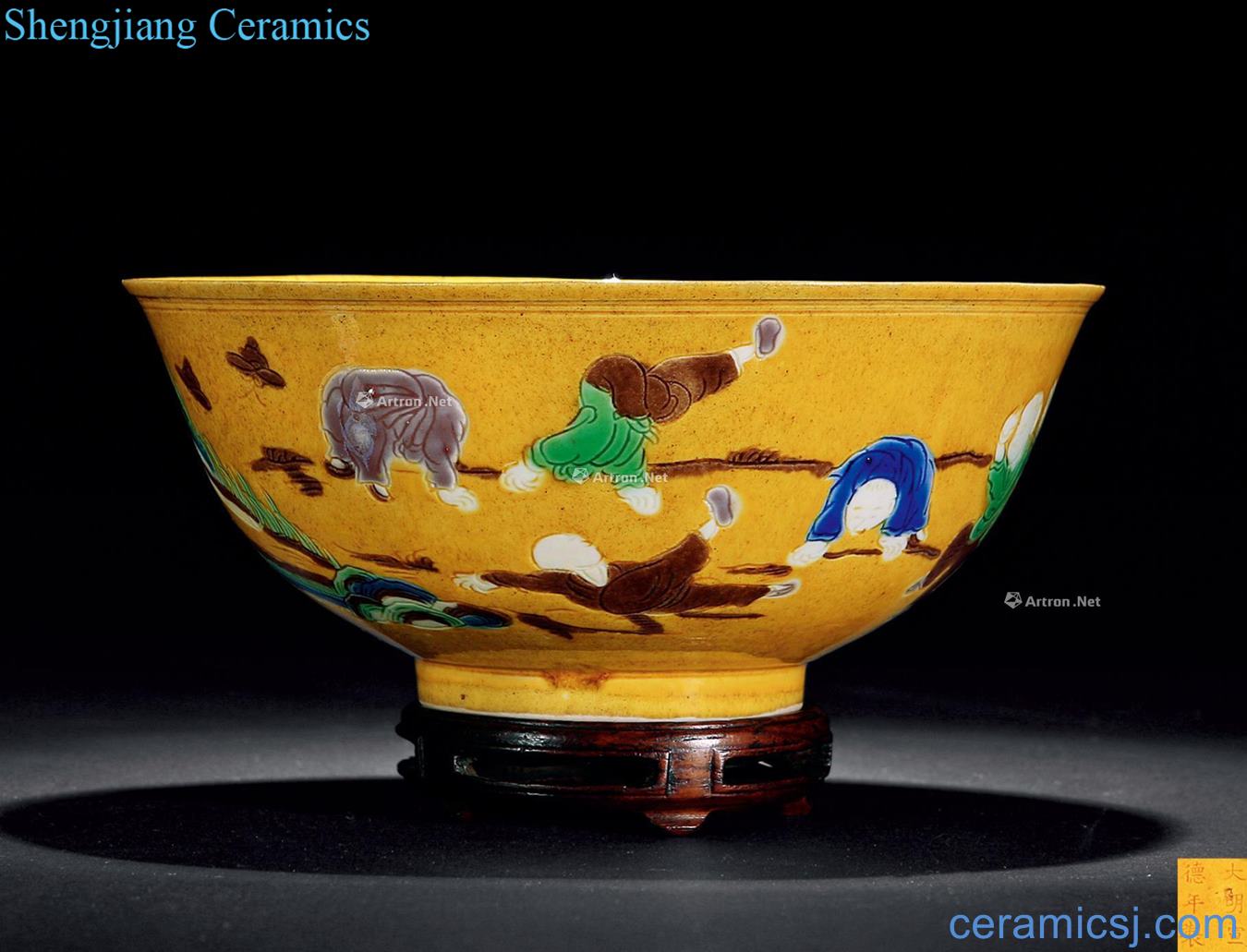 In the late Ming Yellow to three painting baby play bowls
