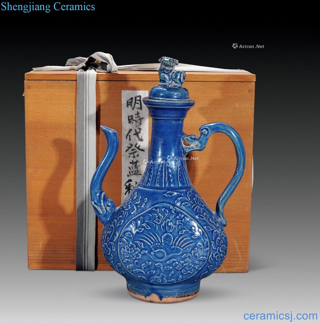 Ming jiajing The blue carved flowers and birds ewer