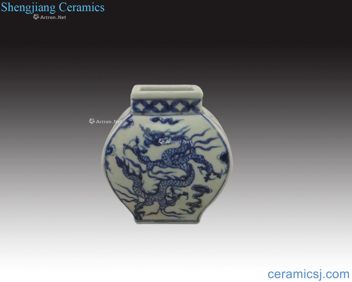In the Ming dynasty Longfeng grain bottle