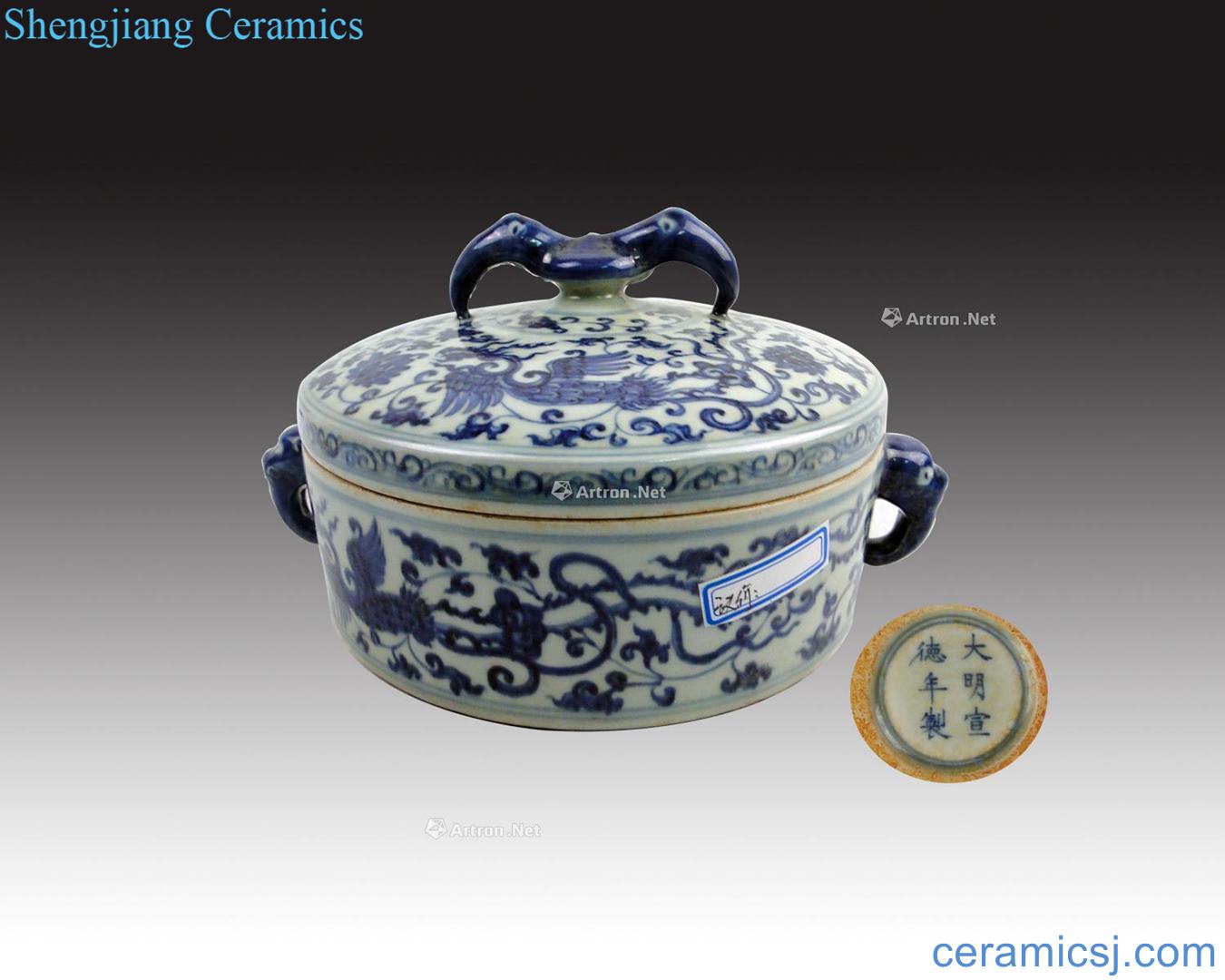 In the Ming dynasty "da Ming xuande years" longfeng pattern box
