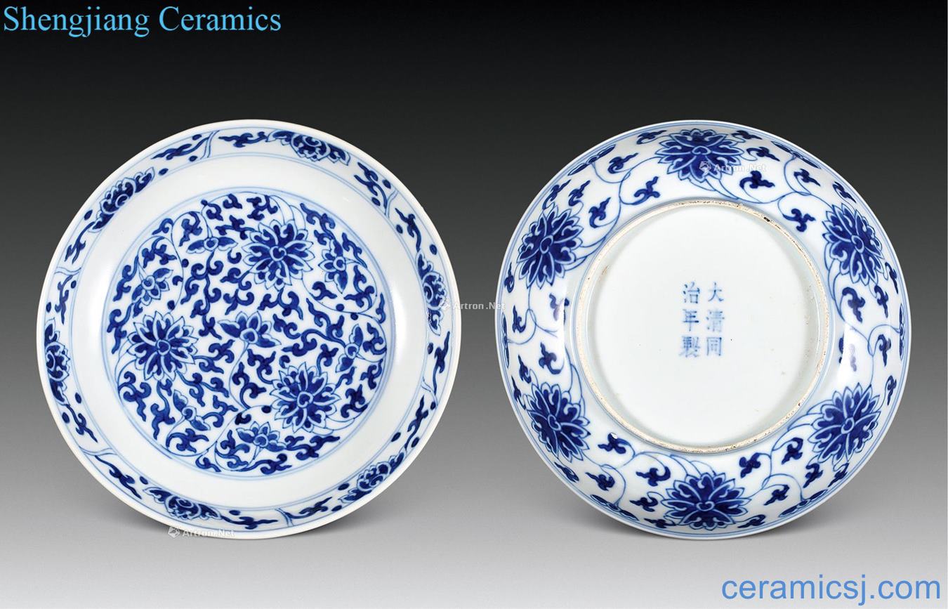 dajing Blue and white lotus flower pattern plate
